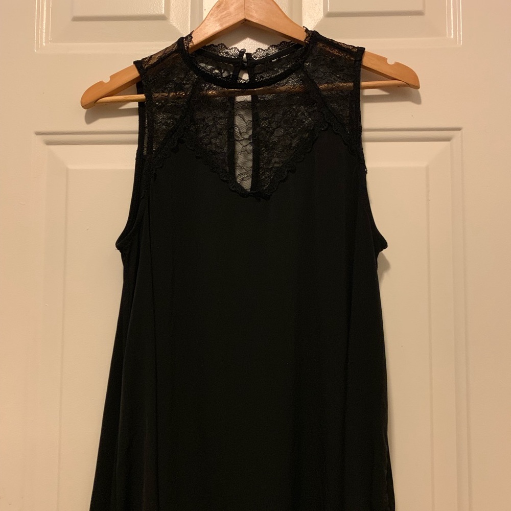 NWT Torrid black sleeveless top with lace
